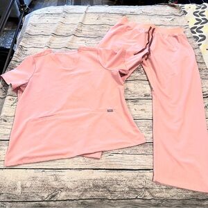 Figs Women's Wide Leg Scrub Set in Light Pink